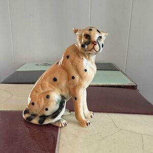 Vintage Cheetah figurine, Wild Cat, Jaguar, Puma Statue